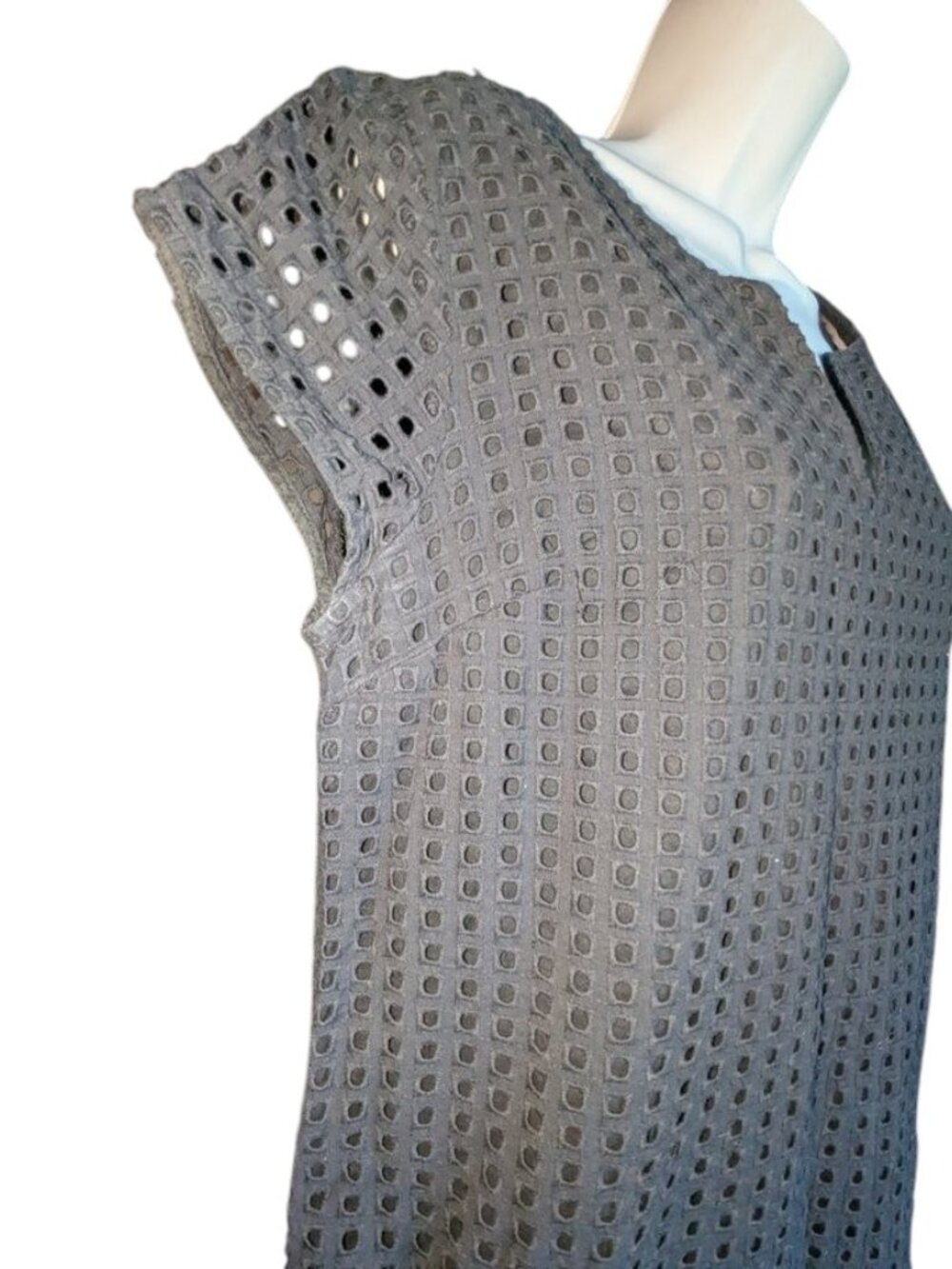 *3 FOR $9* Merona Short Sleeve Knee Length Eyelet V-Neck Lined Short Solid Dress - Picture 4 of 6